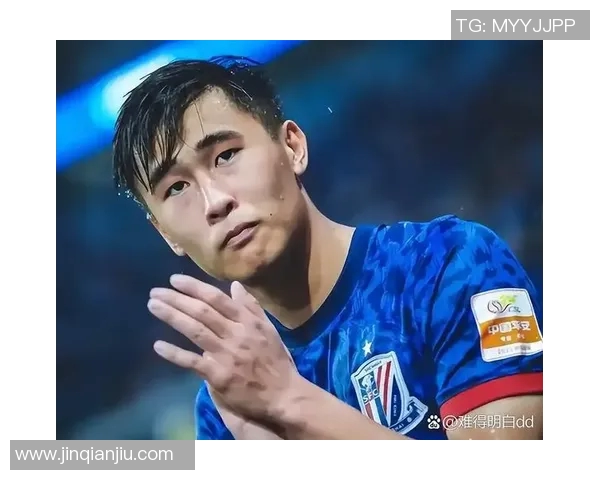 足球明星因脚后跟受伤缺席重要比赛球迷心痛不已期待其早日复出